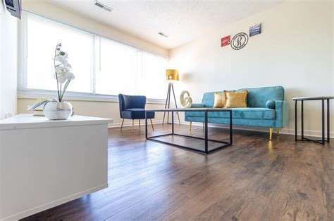 Lovely Rental Unit with free Parking on Premises .